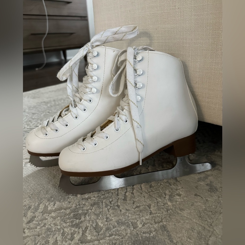 Excellent Condition Youth Figure Skate SZ 4 white